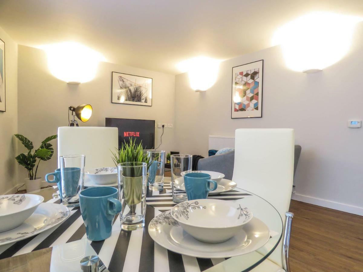 Tudors Esuites Jq Two Bedrooms Birmingham